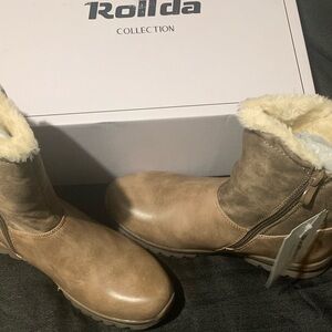 ROLLDA Women’s Zipper Side Boots Size: 6 “NWT’s”